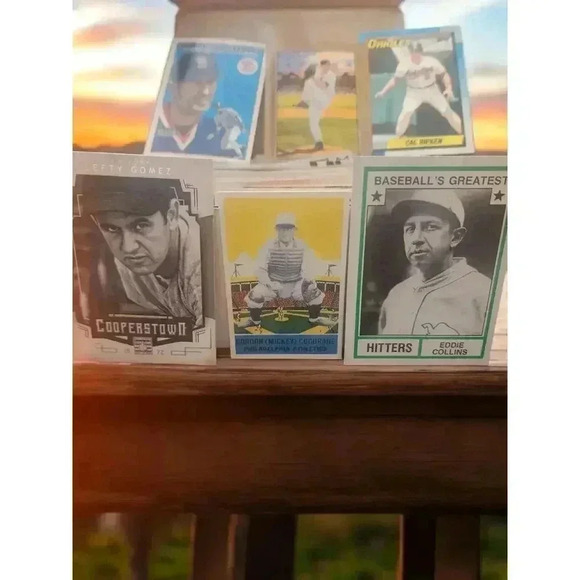 MYSTERY BOX!! 100 Assorted Baseball, Basketball and Hockey Cards(1971 - 2015) - Picture 2 of 3